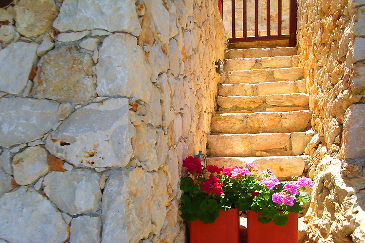 Villa Myrtia - Staircase connecting to Villa Rodia